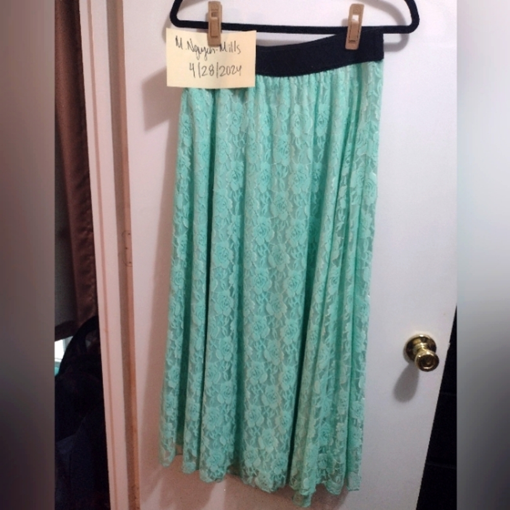 Lularoe Lucy lace skirt